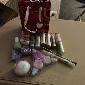 Lip Balm & Gloss Set with Pink and Purple Shades